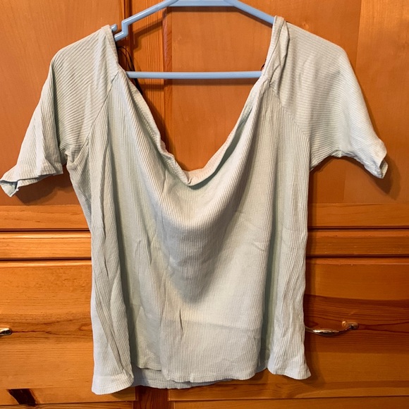 NWOT.  H&M off the shoulder top.  XXL. - Picture 1 of 7